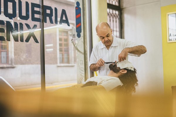 Comment intégrer des pièces vintage dans une garde-robe moderne?